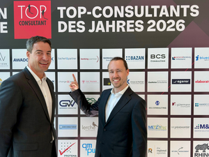 Sven Seher, Alexander Becker erhalten von Dr. Karl-Theodor zu Guttenberg den Preis TOP CONSULTANT 2026 in Heidelberg
